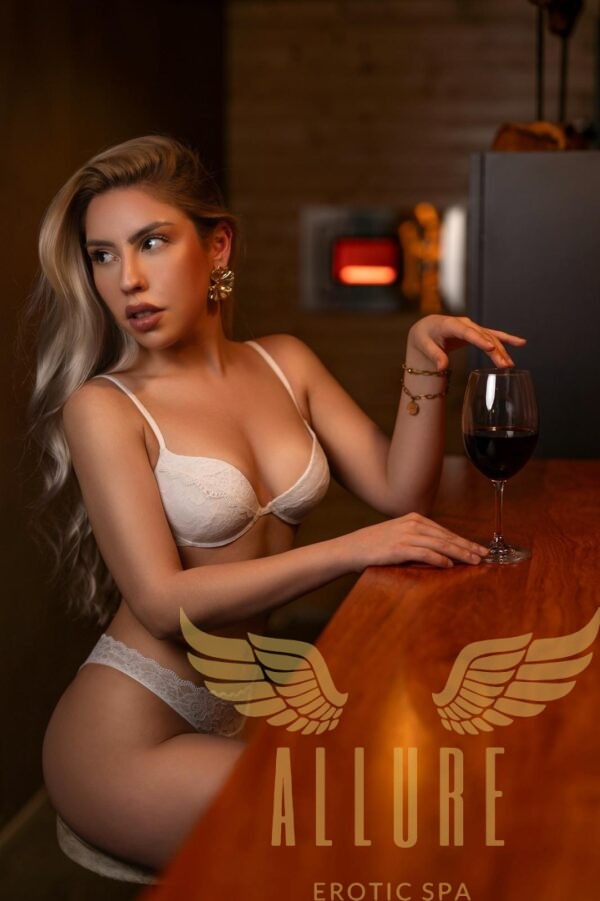 Layla - Image 6