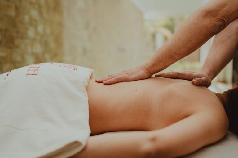 Sala de massagem sensual relaxante no Allure SPA Porto