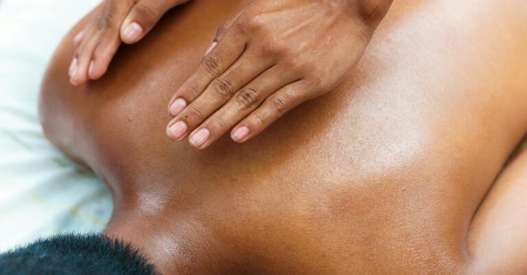 Sessão profissional de massagem tântrica no Allure SPA, no Porto.